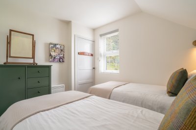 Flexible sleeping arrangements for families or friends