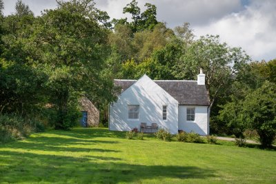 A charming cottage tucked on the edge of woodland, Hazelbank is the perfect retreat