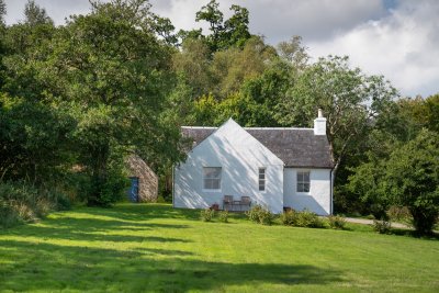 A charming cottage tucked on the edge of woodland, Hazelbank is the perfect retreat