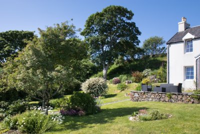 Wonderful garden to the front of the property with outdoor seating