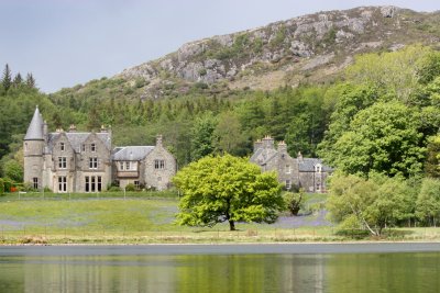 Gruline House (left) and Macquarie House (right)