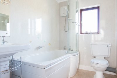 Bathroom in Kilbeg Cottage