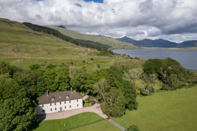 Fantastic setting on the Kilfinichen Estate by Loch Scridain, a sea loch