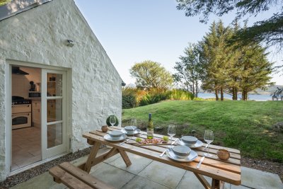 Serve up the catch of the day in the fresh air