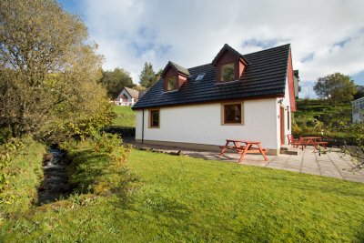 Lileas Cottage setting and garden area