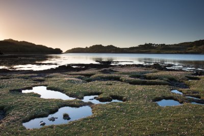 The shore of Loch Cuin below Burn Cottage