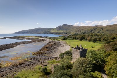 Discover the ruins of Moy Castle close by