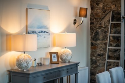 Ambiance comes effortlessly at Lorne Cottage