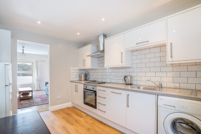 Well equipped kitchen with dining table