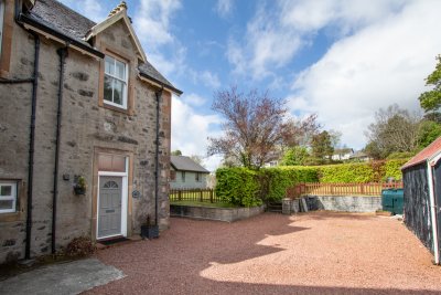 Courtyard/parking area at Oakfield Cottage