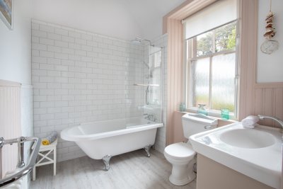 Family bathroom at Oakfield