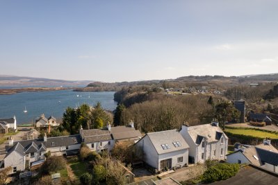 The setting of the Old Coastguards in Tobermory's old town