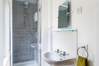 En-suite shower room to the double bedroom