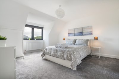 Spacious guest bedrooms at Scots Cottage for family groups