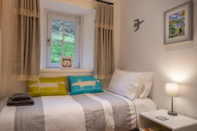 The cosy single bedroom enjoys the same high quality furnishings