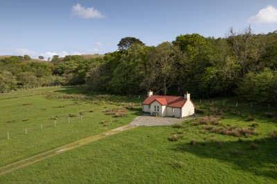 Tigh na Mara's garden and parking