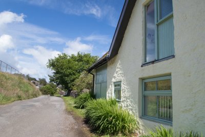 Ulva House Cottage situation by the access road