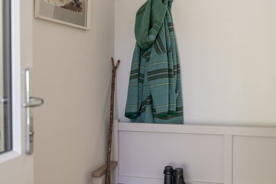 A handy porch to unpack with ease