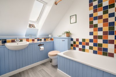 Coastal tones remind you how close you are to the sea