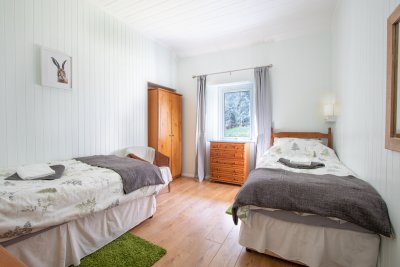 Twin bedroom in this self-catering property