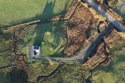 A bird's eye view of Cathy's Cottage with parking and driveway