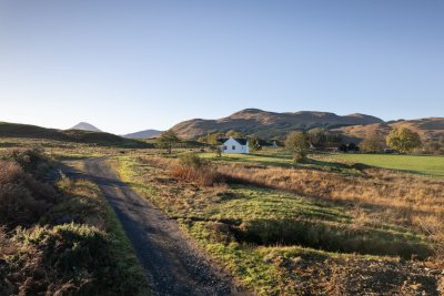 Cathy's Cottage enjoys a picturesque setting surrounded by hills