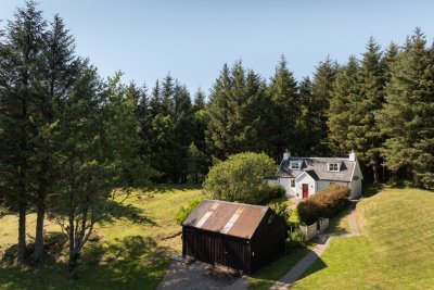 Arriving at Kilninian Cottage (shed not accessible by guests)