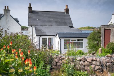 Maple Cottage has a charming setting with lovely mature gardens
