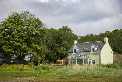 Ardwhin and its loch side setting