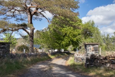 Approach to Burn Cottage