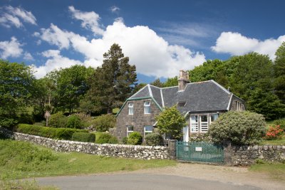 Arriving at Kilninian Schoolhouse