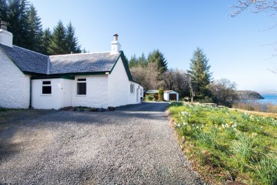 Arrival at Wood Cottage 