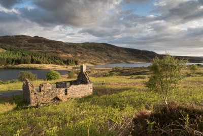 Ruined cottage at the start of the path to Lohan S'Aride Beinn