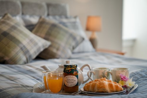 Enjoy leisurely mornings as you self-cater with ease at Cathy's Cottage