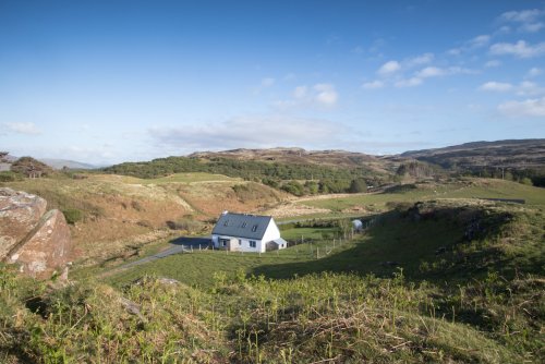 The cottage and its hillside setting