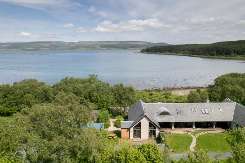 Daisy Cottage's stunning setting just across the road from Fishnish Bay