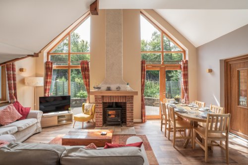 The lofty ceiling makes the living area at Daisy Cottage feel very inviting