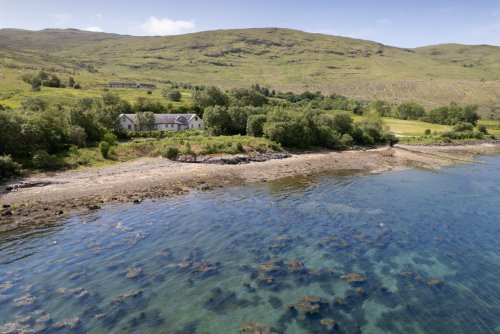 Daisy Cottage, just across the road from Fishnish bay