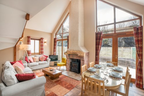 The lofty ceiling makes the living area at Daisy Cottage feel very inviting