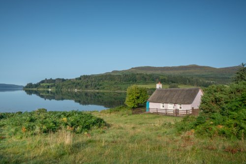 Superb location on Kilfinichen Bay, which flows into Loch Scridain