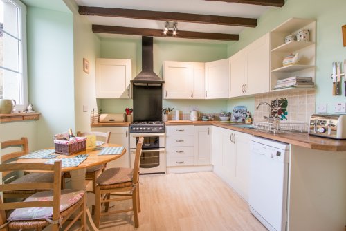 Well equipped kitchen with breakfast table