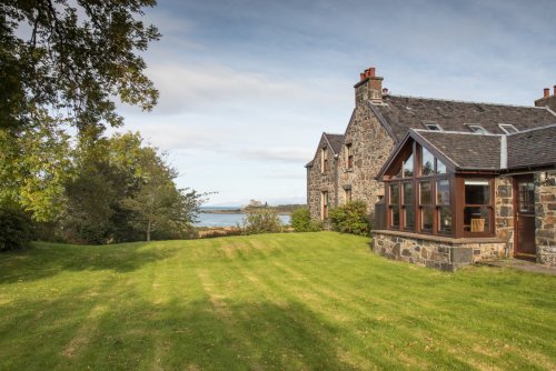 Kilpatrick Farmhouse is set in rural surrounds with a charming garden