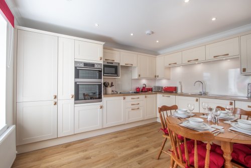 Fitted kitchen with dining space for guests