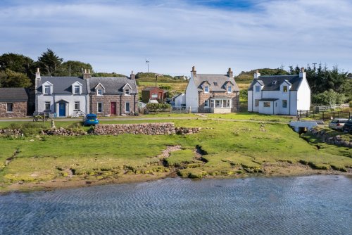 Delightful setting by Kintra bay (Maple Cottage second from the right)