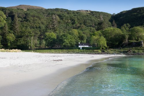 Sands Cottage by Calgary beach