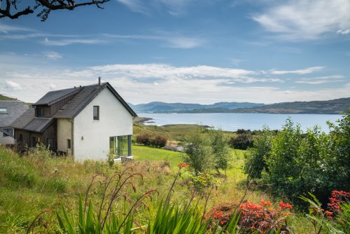 Snipe Cottage with wonderful gardens and setting