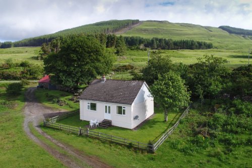 Set back from the main road, The Dorran enjoys a peaceful setting, with Fisherman's Bothy adjacent