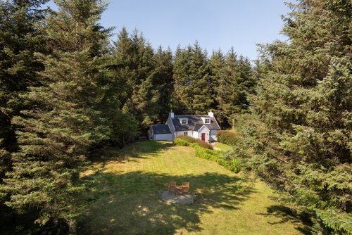 Charming location of Kilninian Cottage