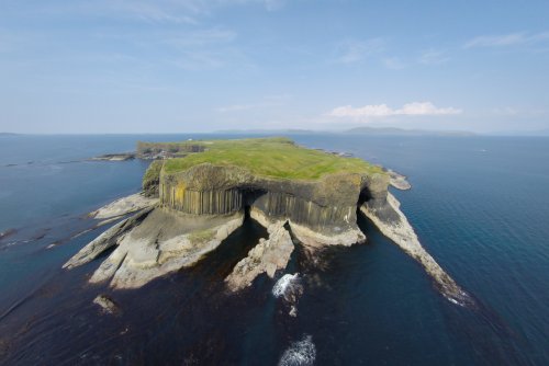 Jump aboard a boat trip to Staffa and Fingal's Cave