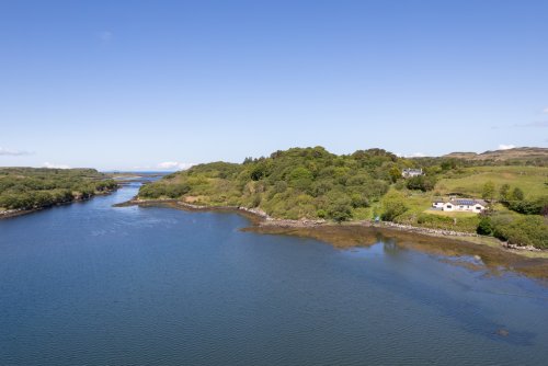 Fantastic location of Camus Cuin beside the loch